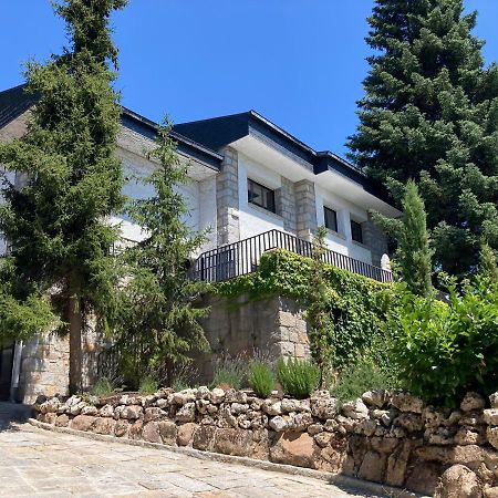 Los Cedros, Gran Chalet Con Piscina Y Apartamento En Navacerrada Villa ภายนอก รูปภาพ