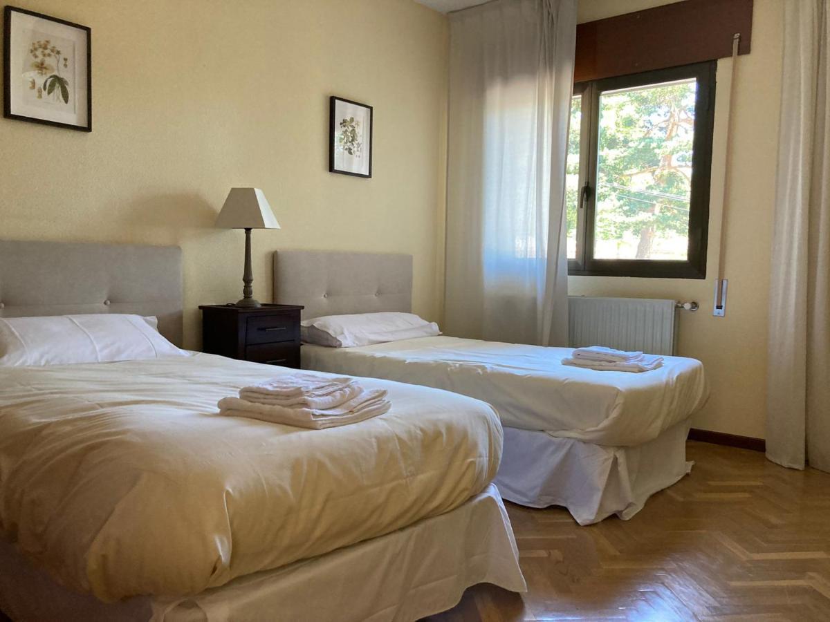 Los Cedros, Gran Chalet Con Piscina Y Apartamento En นาวาเซร์ราดา ภายนอก รูปภาพ