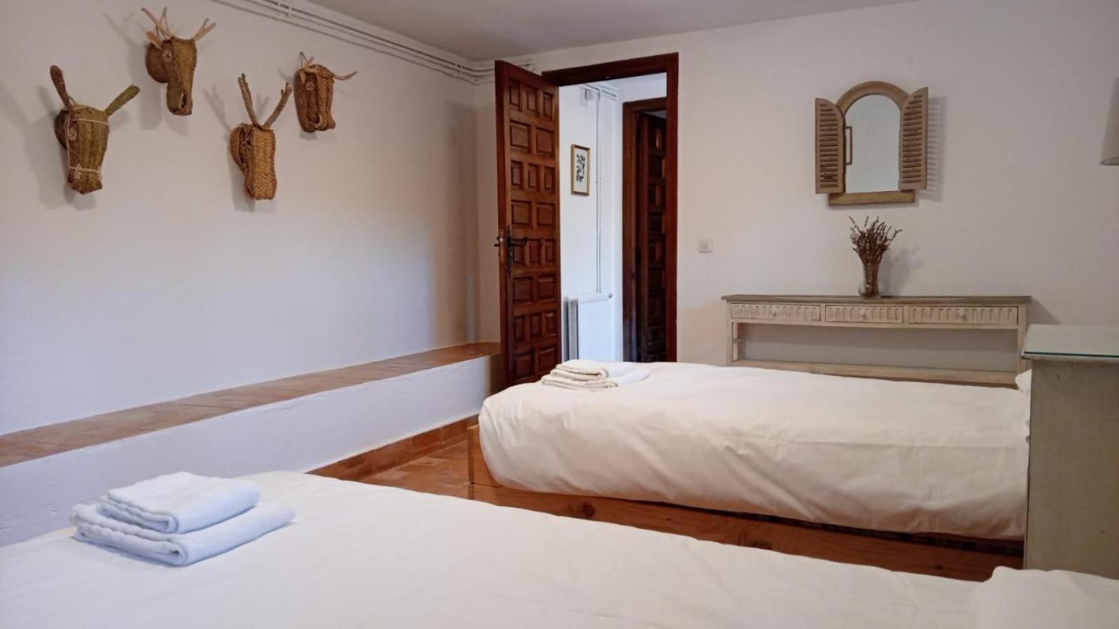 Los Cedros, Gran Chalet Con Piscina Y Apartamento En นาวาเซร์ราดา ภายนอก รูปภาพ