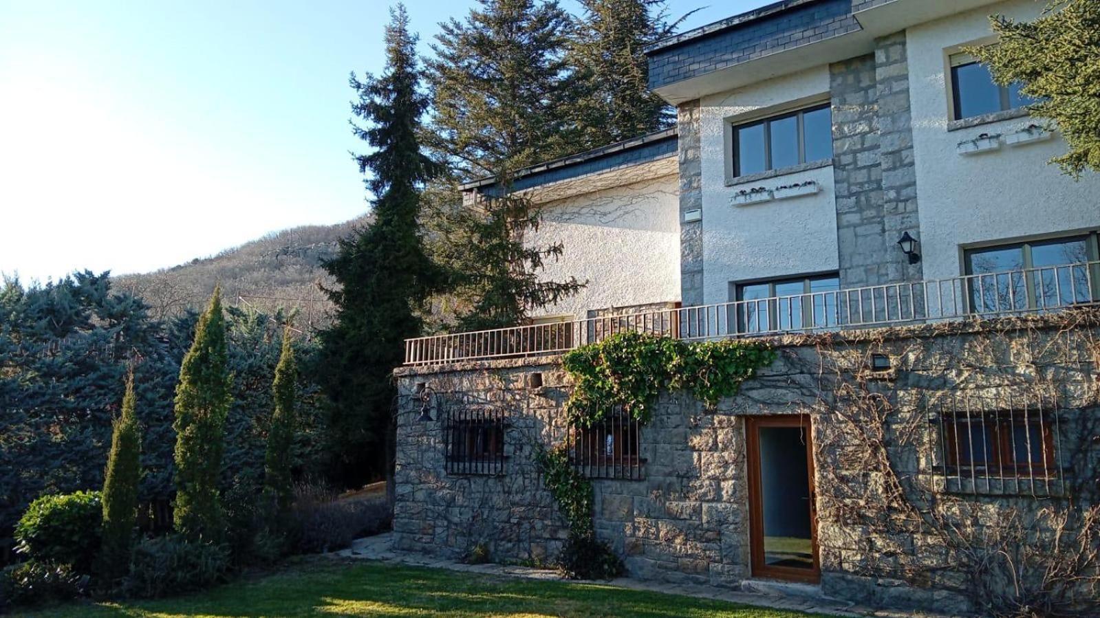 Los Cedros, Gran Chalet Con Piscina Y Apartamento En Navacerrada Villa ภายนอก รูปภาพ